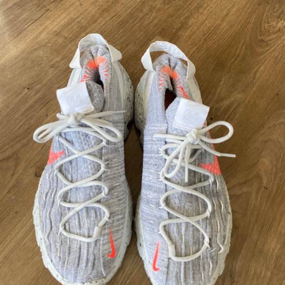 Nike Space Hippie 04 Summit White Hyper Crimson - Picture 2 of 4